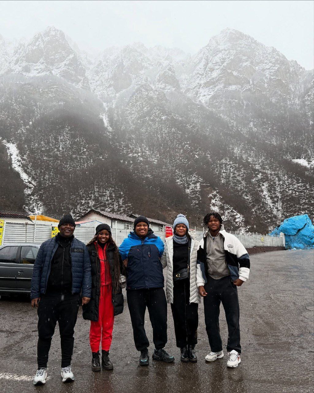 عکس/ ذوق خانواده پیتسو موسیمانه از برف جاده چالوس