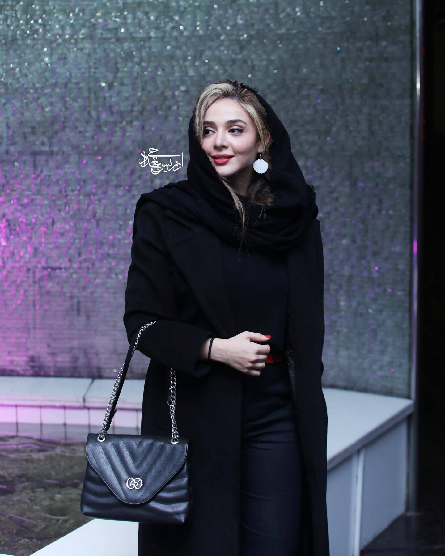 عکس/ پوشش جذاب یاسمنِ سریال لحظه گرگ‌و‌میش در جشنواره فیلم رشد