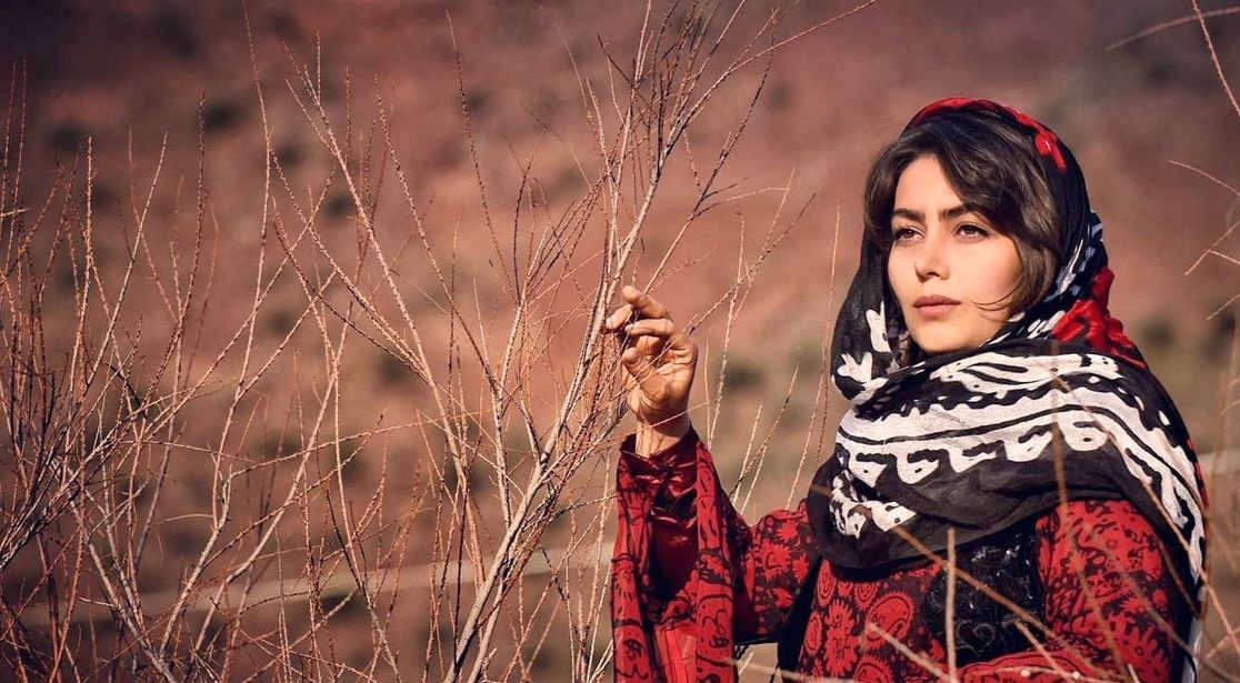 عکس/ «روژان، روناک و عطا» در پشت صحنه سریال نون خ؛ سال 99