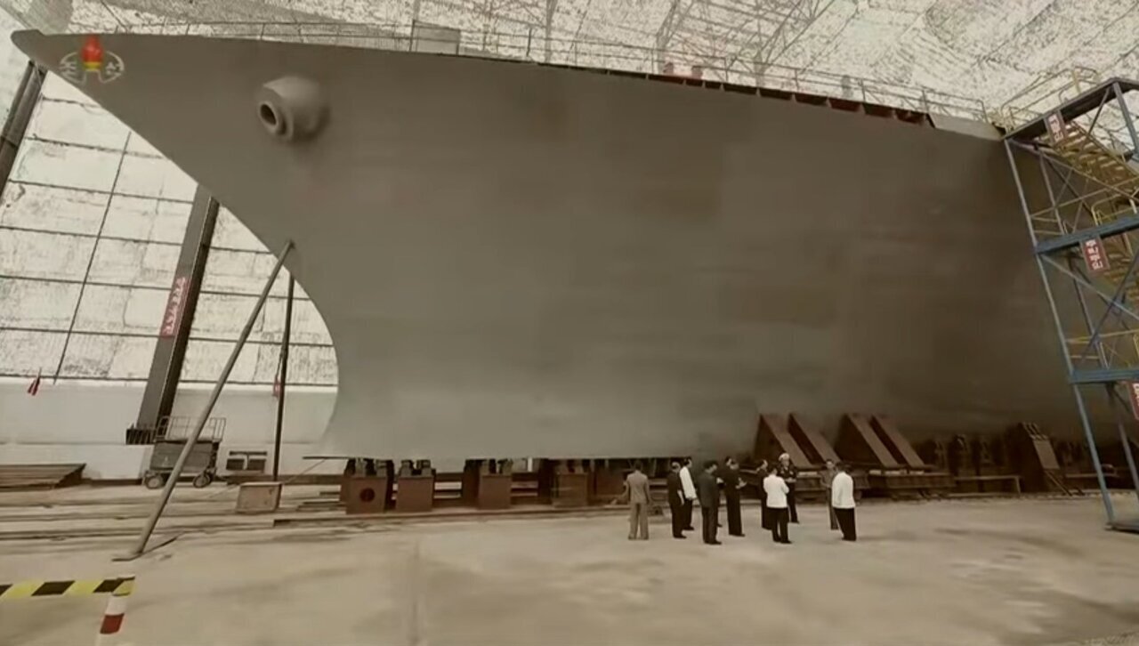 عکس/ کره شمالی ناو جنگی ساخت