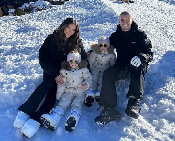 عکس/ تعطیلات کریسمس «ژاکا» و همسرش با ظاهری غیرمعمول