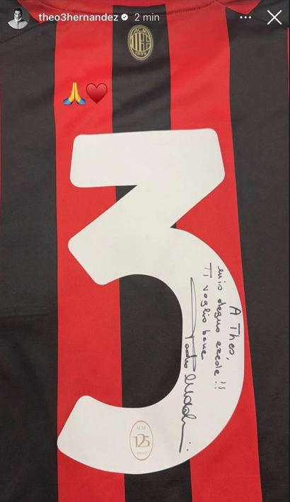 عکس/ هدیه ویژه مالدینی به دست تئو رسید عکس/ هدیه ویژه مالدینی به دست تئو رسید