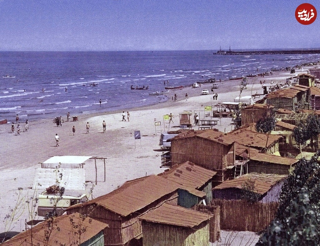 عکس/ ایران قدیم؛ «پلاژ‌های حصیری و مردم در ساحل بندر انزلی»؛ سال ۴۸