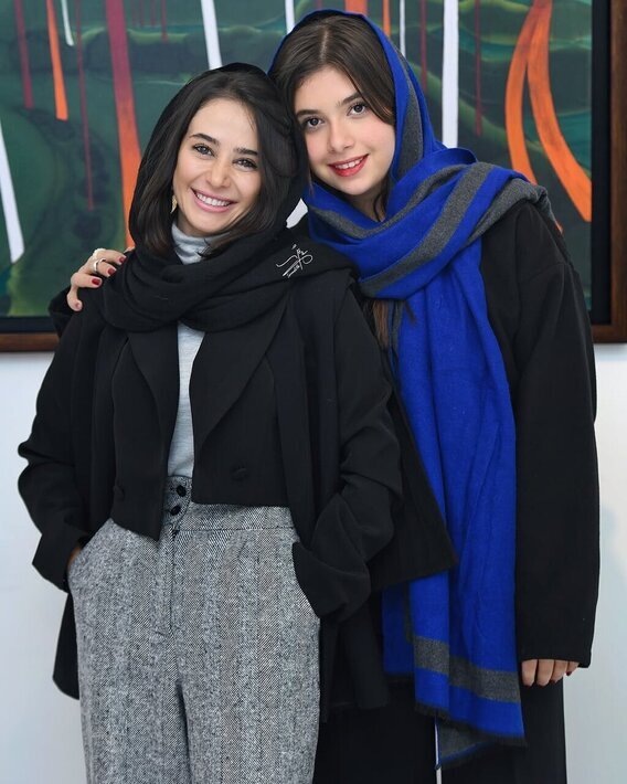 عکس/پارسا پیروزفر و نفس بازغی در یک نمایشگاه تجسمی