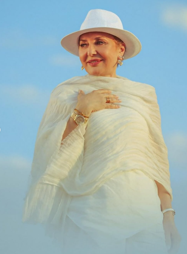 عکس/ «گوگوش» در اروپا در ۳۰ سالگی و ۷۰ سالگی