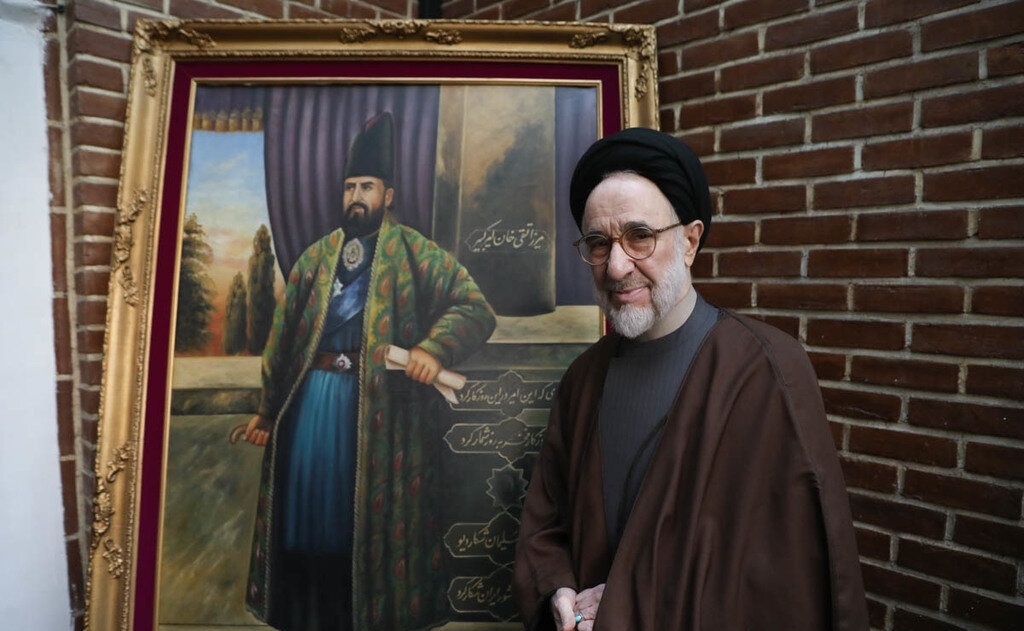 عکس/تصویری جدید از سیدمحمد خاتمی/دیدار رئیس جمهوری دولت اصلاحات با خانواده مرحوم حسن حبیبی عکس/تصویری جدید از سیدمحمد خاتمی/دیدار رئیس جمهوری دولت اصلاحات با خانواده مرحوم حسن حبیبی