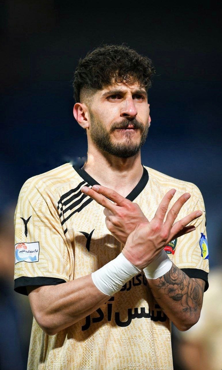 عکس/ خوشحالی جنجالی گلزن شمسآذر مقابل استقلال عکس/ خوشحالی جنجالی گلزن شمسآذر مقابل استقلال