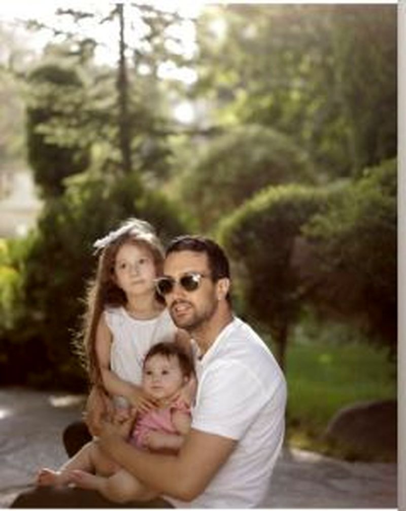 عکس/شاهرخ استخری به همراه دخترانش پناه و نبات عکس/شاهرخ استخری به همراه دخترانش پناه و نبات