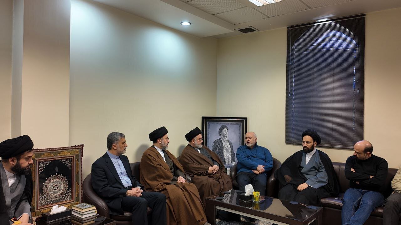 عکسی از ظریف در کنار نوه امام خمینی (ره) در عراق/ حیدر حکیم هم بود عکسی از ظریف در کنار نوه امام خمینی (ره) در عراق/ حیدر حکیم هم بود