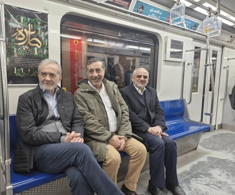 عکس/بازگشت پزشکیان با مترو از راهپیمایی ۲۲ بهمن عکس/بازگشت پزشکیان با مترو از راهپیمایی ۲۲ بهمن