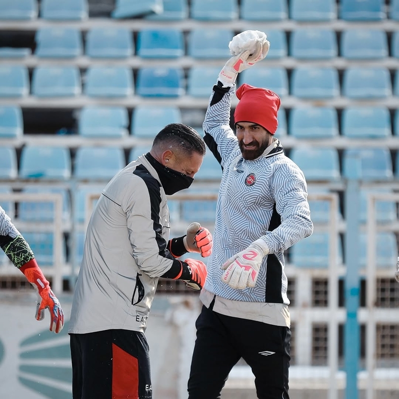 عکس/برف‌بازی بیرانوند با مربی منچستریونایتد در تبریز