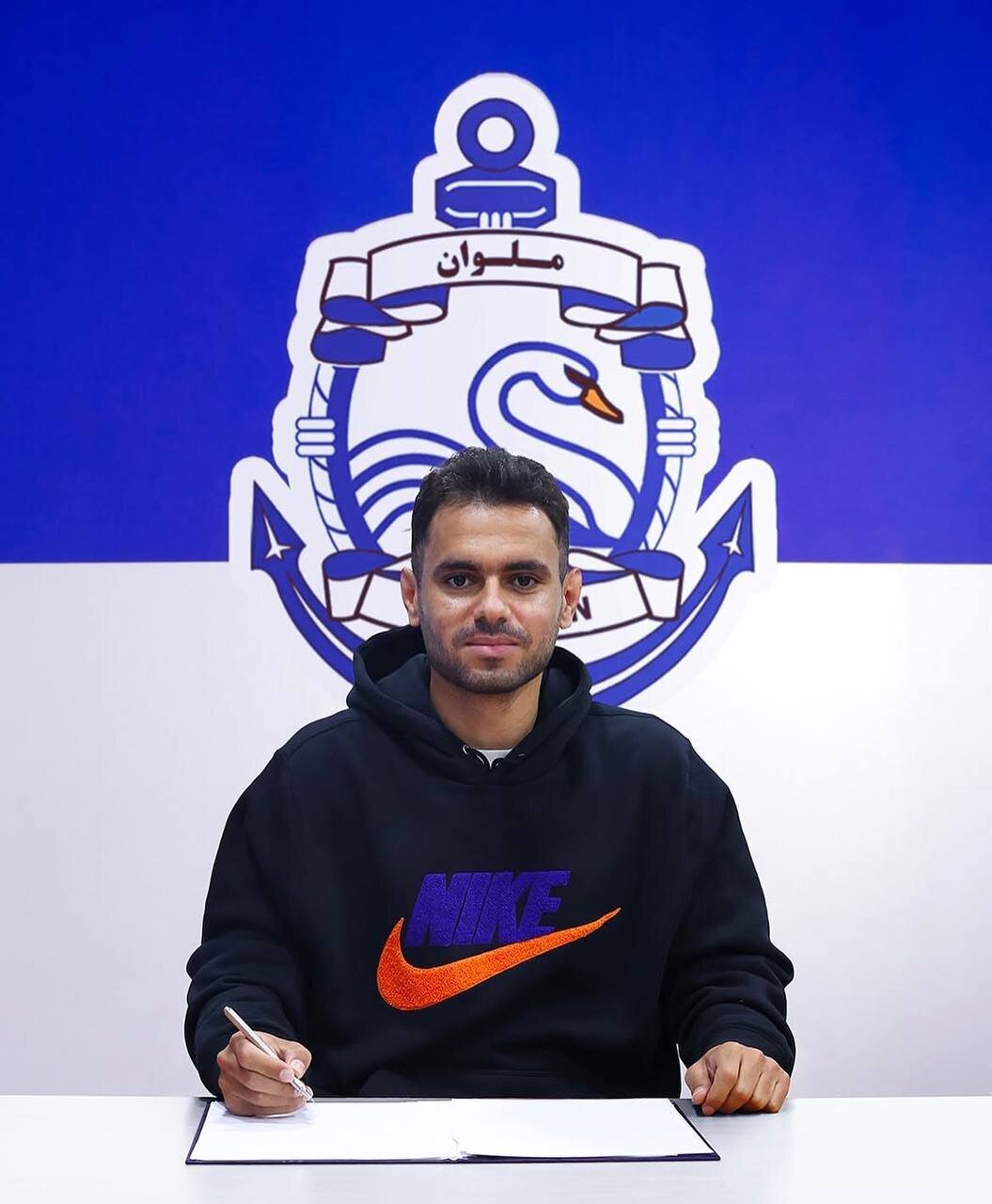 عکس/ فسخ زودهنگام یک استقلالی سابق؛ مدافع آبی‌ها ملوانی شد!