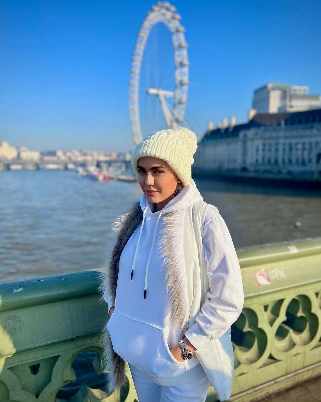 عکس/ آزاده زارعی؛ ولنتاین باران سریال آوای باران ولنتاین در لندن