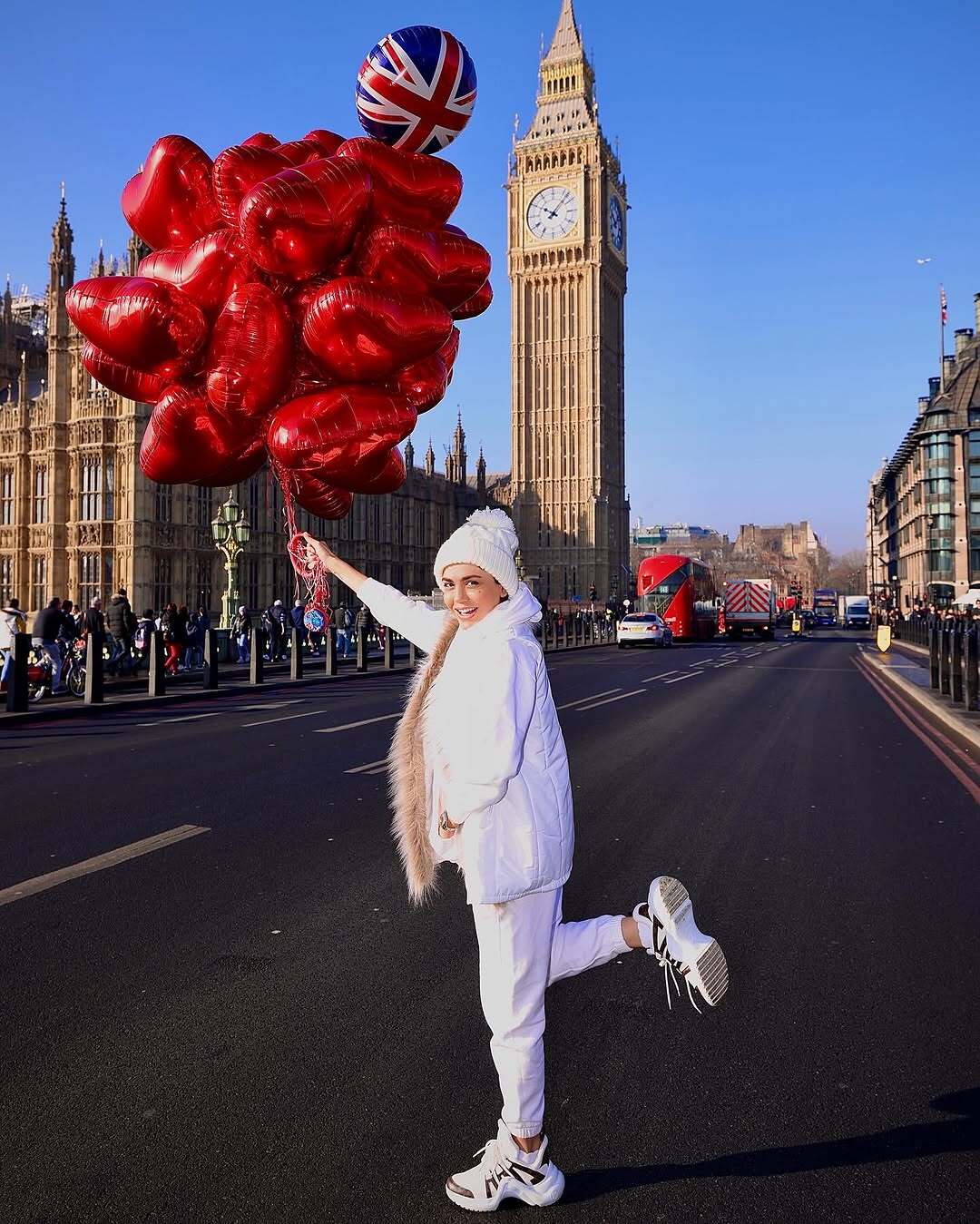 عکس/ آزاده زارعی؛ ولنتاین باران سریال آوای باران ولنتاین در لندن