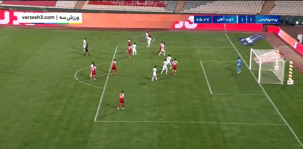 عکس/ هت‌تریک اشتباهات؛ این مربی به بازی پرسپولیس مشکوک است!