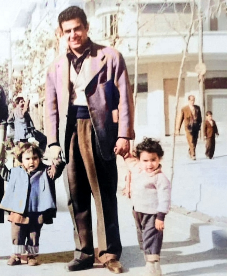 عکس/تیپ و استایل متفاوت ناصر ملکمطیعی در خیابانهای تهران عکس/تیپ و استایل متفاوت ناصر ملکمطیعی در خیابانهای تهران