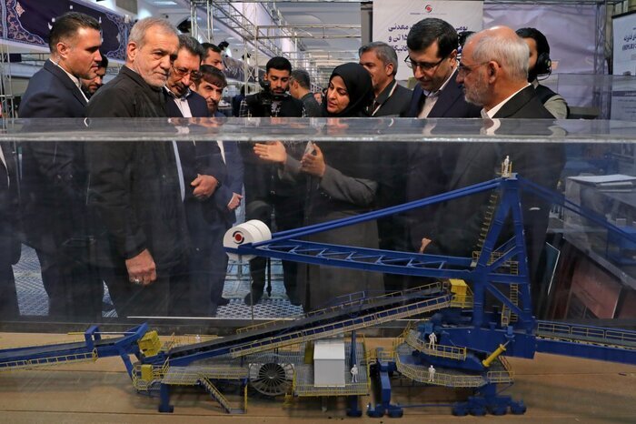 پزشکیان از نمایشگاه «پیشگامان پیشرفت» بازدید کرد + عکس