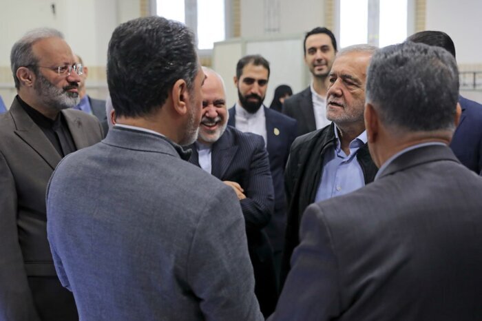 پزشکیان از نمایشگاه «پیشگامان پیشرفت» بازدید کرد + عکس