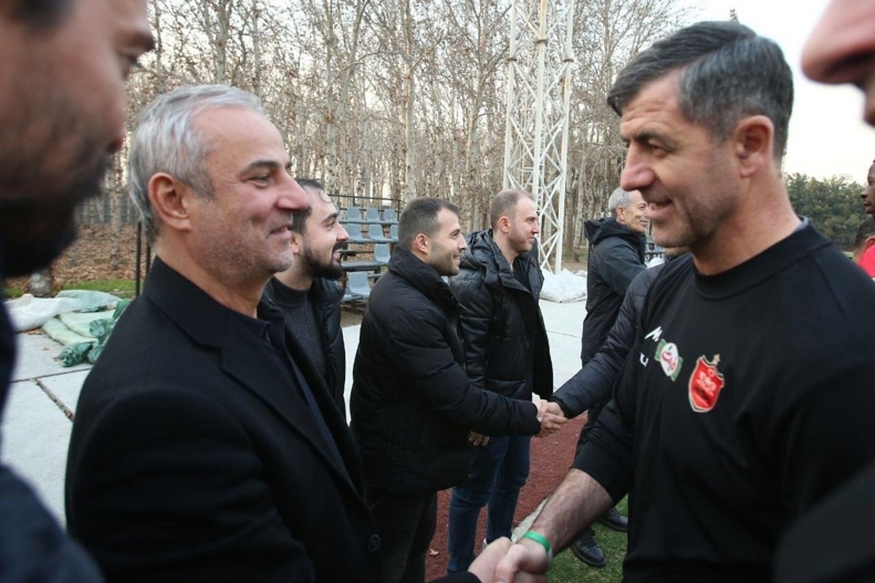 عکس/ لحظه انتقال نرم قدرت در پرسپولیس! عکس/ لحظه انتقال نرم قدرت در پرسپولیس!