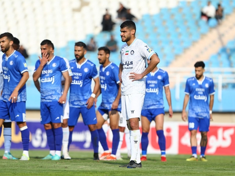 عکس/ حسرت ملی‌پوش جوان در زمین غدیر