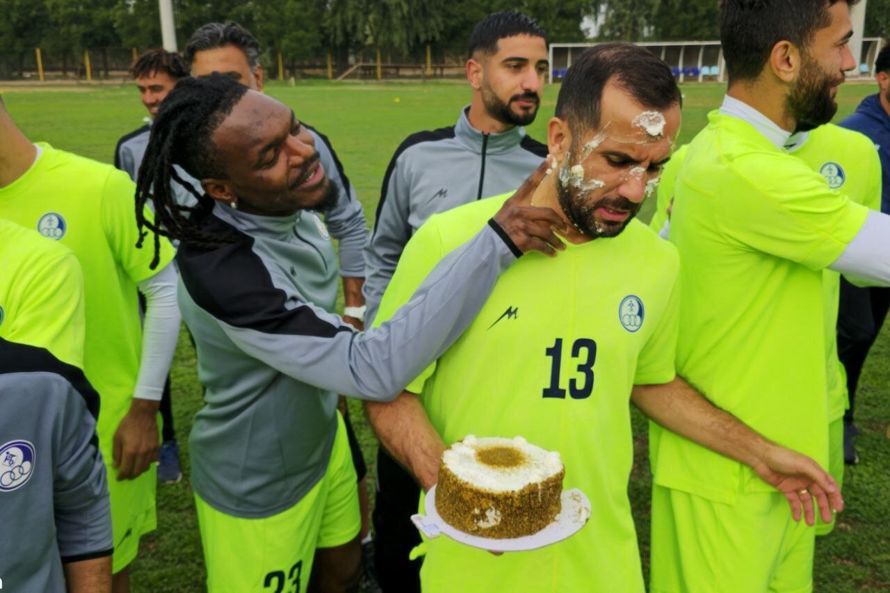 عکس/ بازگشت بازیکن جدایی طلب به تمرین استقلال عکس/ بازگشت بازیکن جدایی طلب به تمرین استقلال