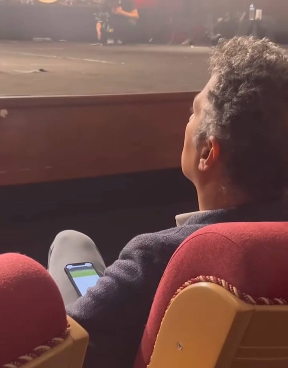 عکس/حرکت غیرمنتظره عادل فردوسی‌پور در کنسرت!