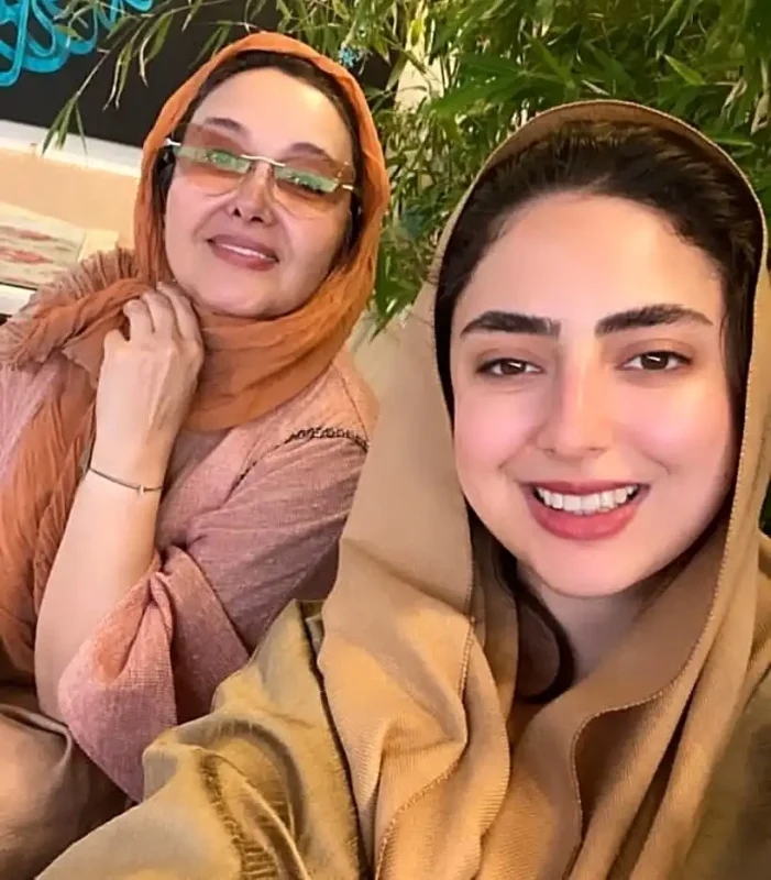 عکس/حنا نوه فردین در کنار کتایون ریاحی!