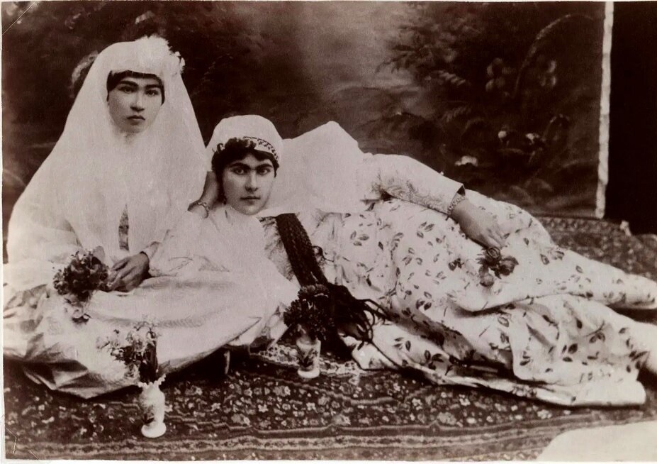 مجموعه عکس/دختران قاجاری در آتلیه عکاسی مجموعه عکس/دختران قاجاری در آتلیه عکاسی