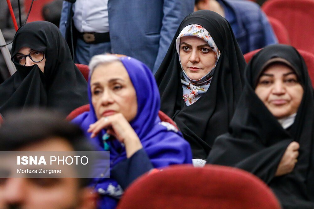 عکس/تصاویری از سنت شکنی دختر پزشکیان در یک مراسم