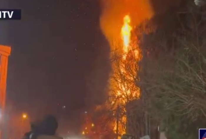 فیلم/آتش سوزی یک ساختمان در تهران بر اثر آتش بازی‌های چهارشنبه سوری