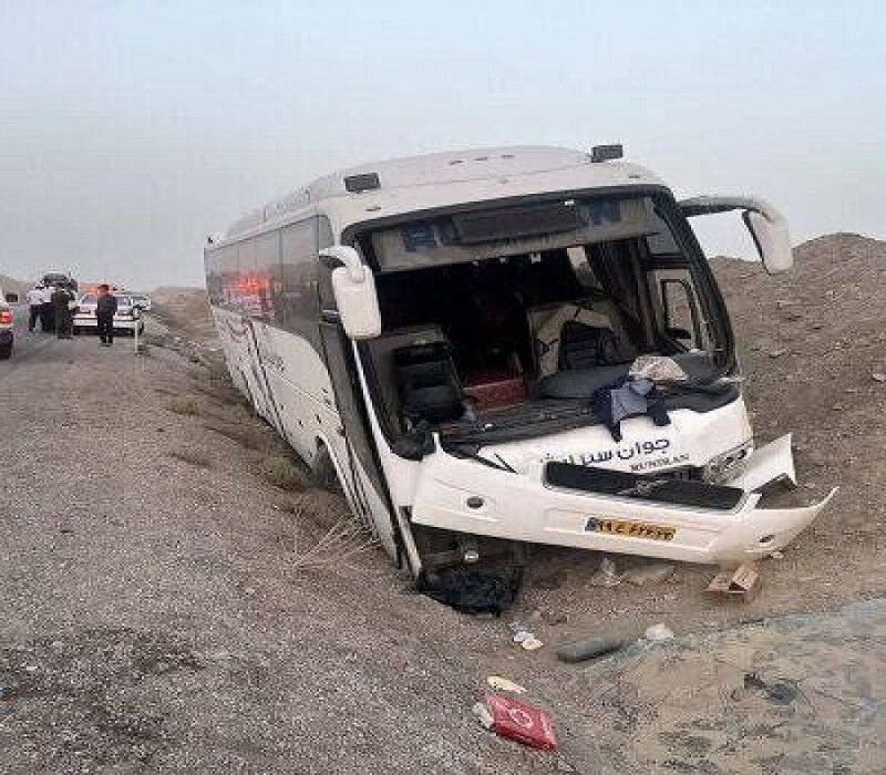 برخورد اتوبوس با کامیون در مازندران / 32 مصدوم