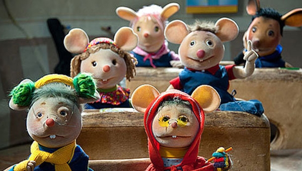 فیلم/اجرای آهنگ «مدرسه موش‌ها» توسط بازیگران زن