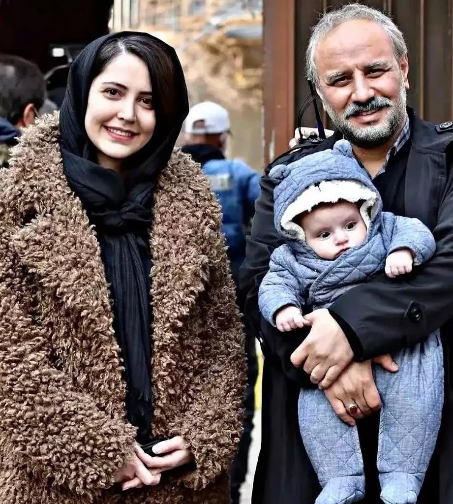عکس/ «شبنم قربانی و فرزندش در کنار جواد عزتی»؛ سال ۱۴۰۰ عکس/ «شبنم قربانی و فرزندش در کنار جواد عزتی»؛ سال ۱۴۰۰