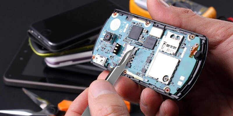 بهترین دوره آموزشی تعمیرات موبایل برای خانم‌ها 