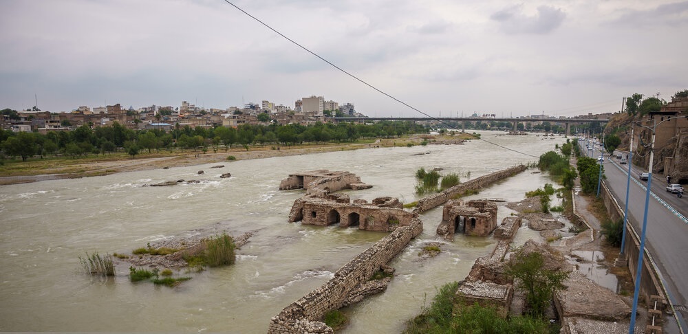 بارندگی‌ها موجب بالا آمدن آب رودخانه دز در مسیر شهر دزفول شد.