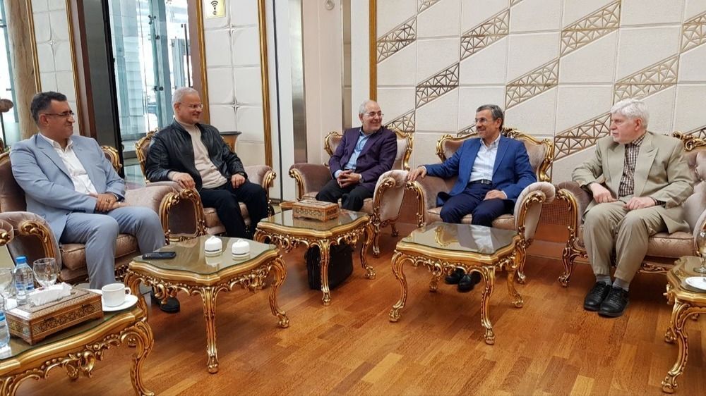 احمدی نژاد به مجارستان رفت + عکس احمدی نژاد به مجارستان رفت + عکس