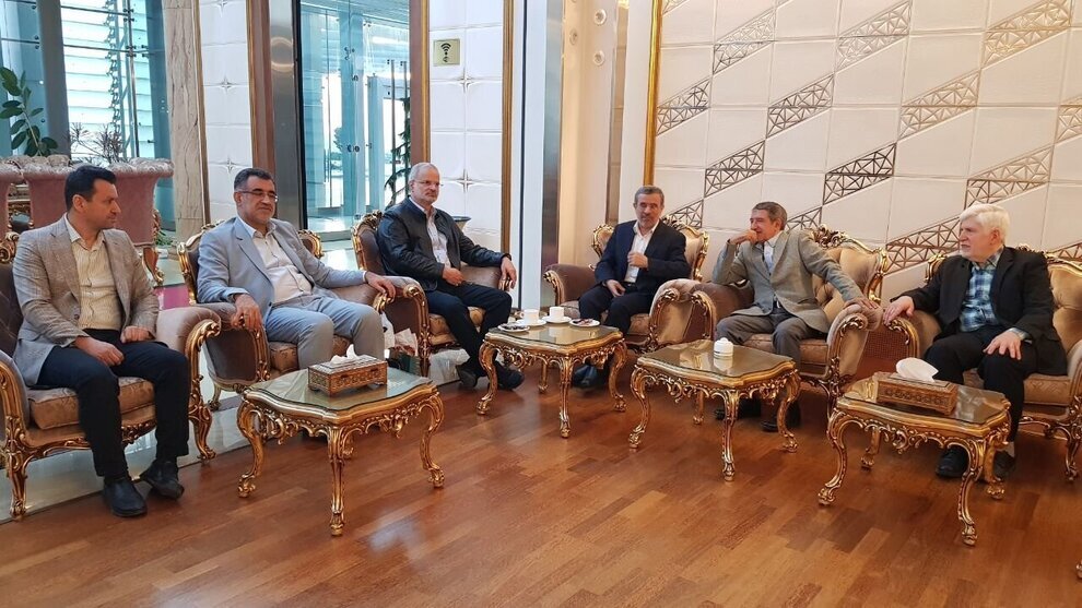 عکسی از محمود احمدی نژاد در حال بازگشت به ایران