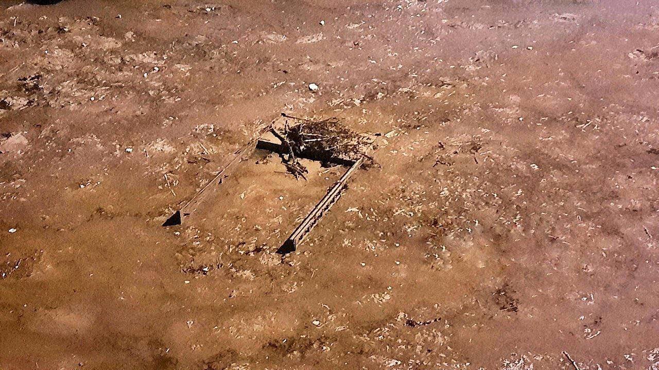 عکس| تصویری عجیب از نیسان غرق شده در سیل مشهد