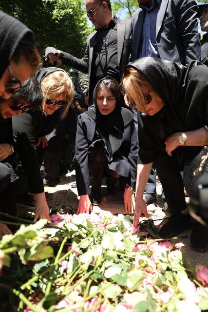 زهرا خوشکام در کنار علی حاتمی به خاک سپرده شد 