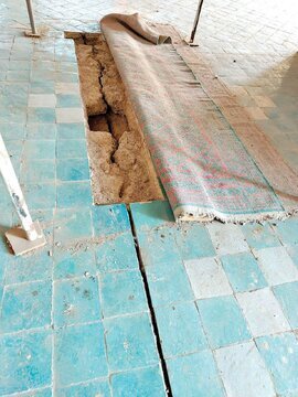 آژیر قرمز در اصفهان/ فرونشست به آثار باستانی هم رسید+ عکس