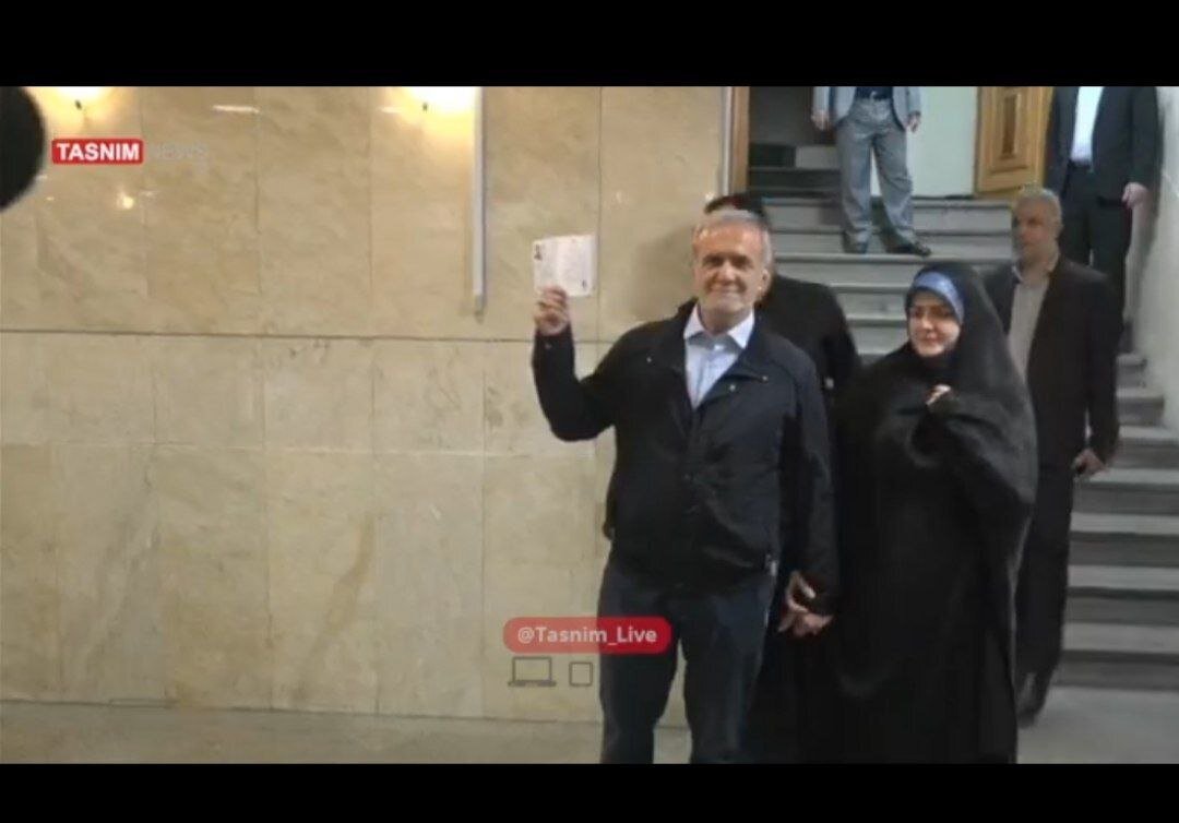 عکسی از مسعود پزشکیان و دخترش در ستاد انتخابات