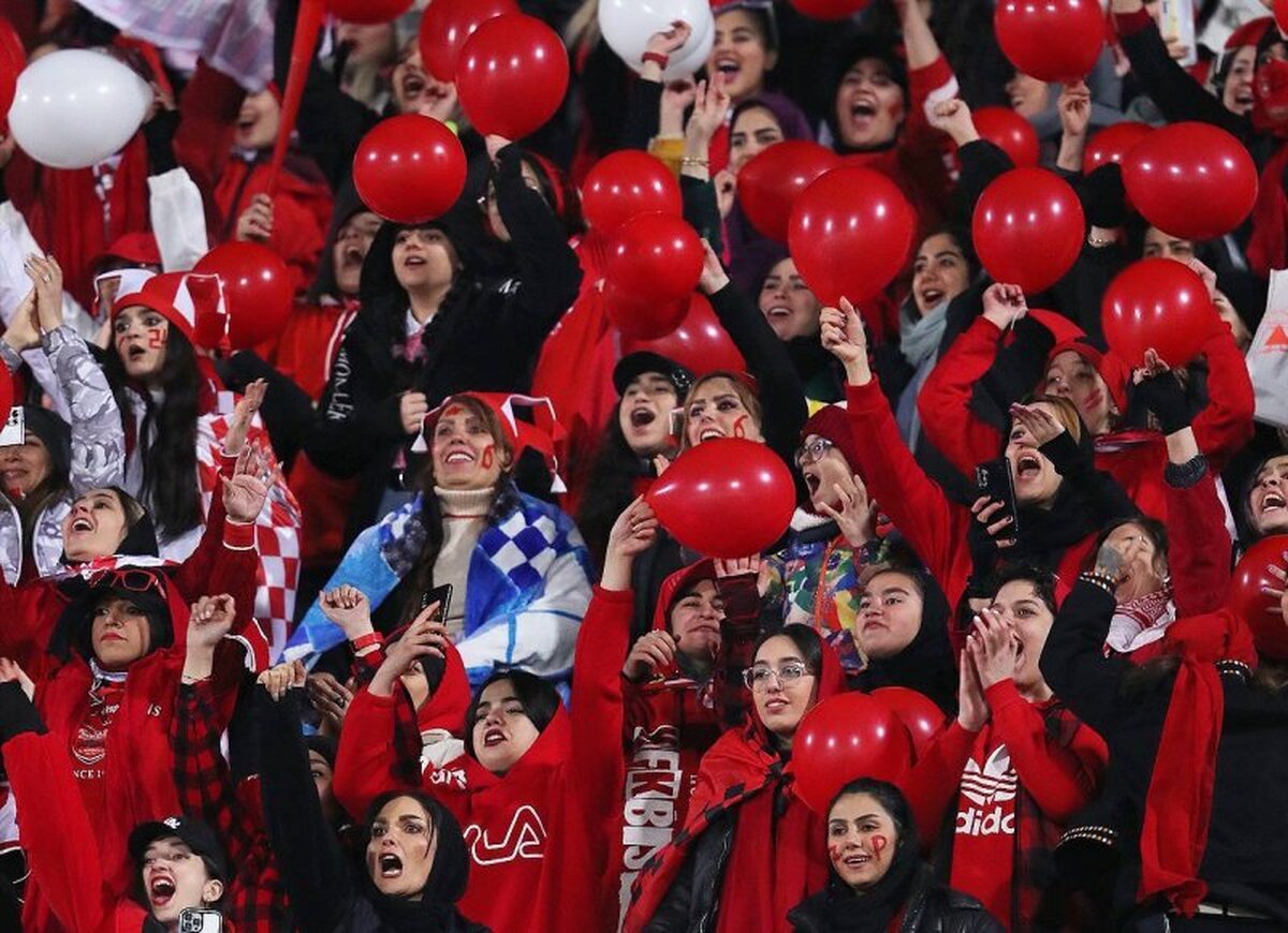 شاید اولین جشن قهرمانی در حضور زنان هوادار