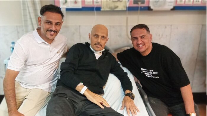 خطر رفع شد؛ انتقال چینی از ICU به بخش + عکس خطر رفع شد؛ انتقال چینی از ICU به بخش + عکس
