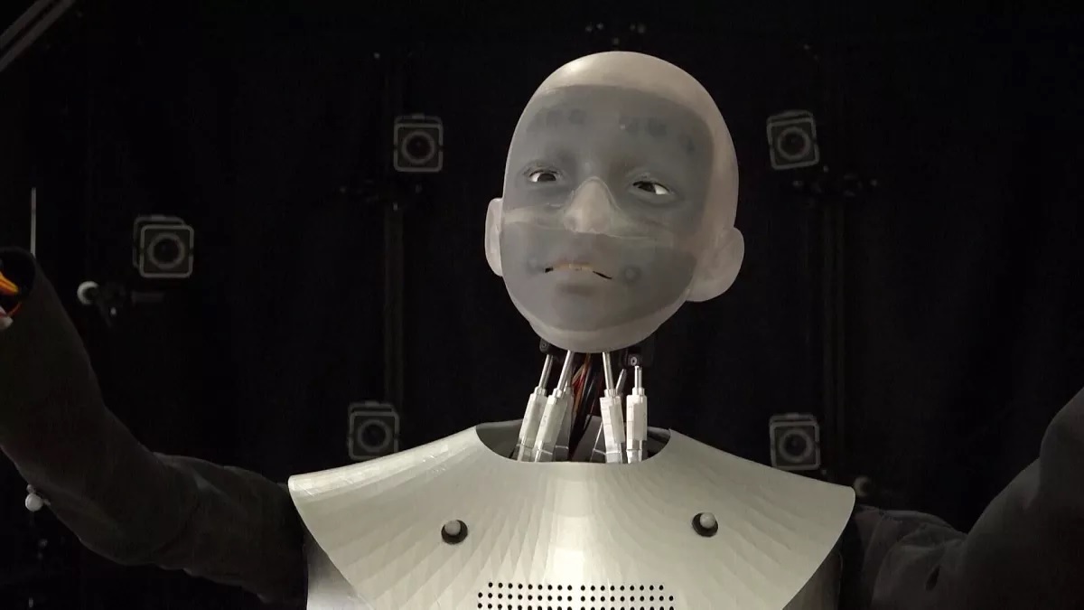 فیلم| رباتی که قادر به شبیه‌سازی احساسات انسان است