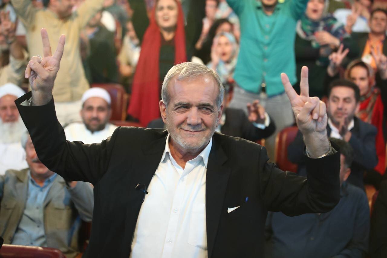 اولین تصویر از پزشکیان و ظریف بعد از میزگرد پر تنش در صداوسیما