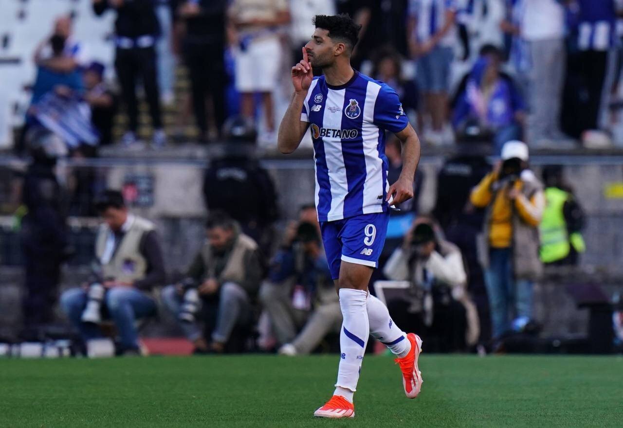 عکس| اقدام جنجالی طارمی مقابل رقیب پورتو عکس| اقدام جنجالی طارمی مقابل رقیب پورتو