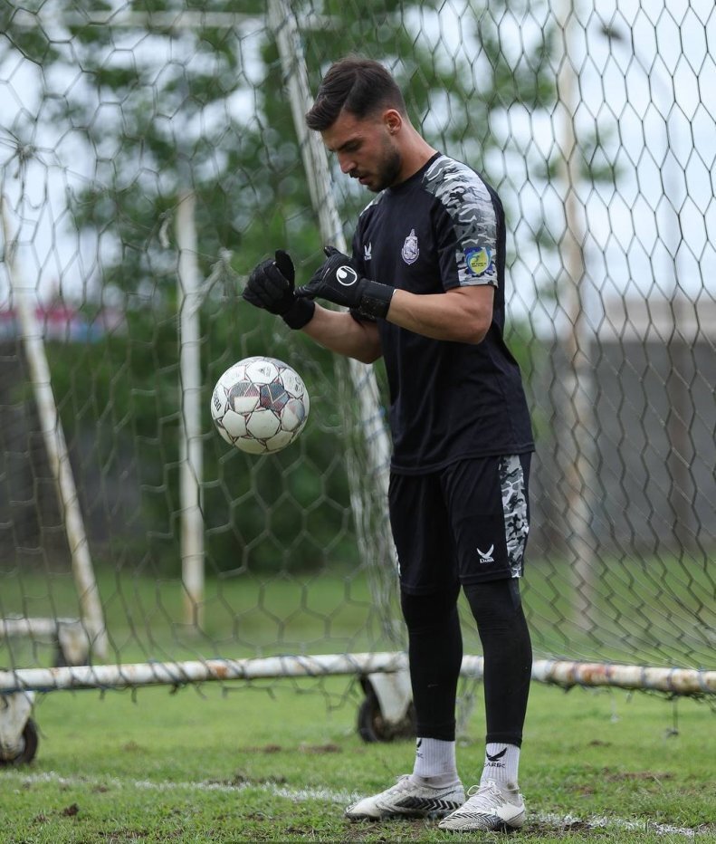 عکس| امروز یک گلر ۲۰ ساله معرفی می‌شود