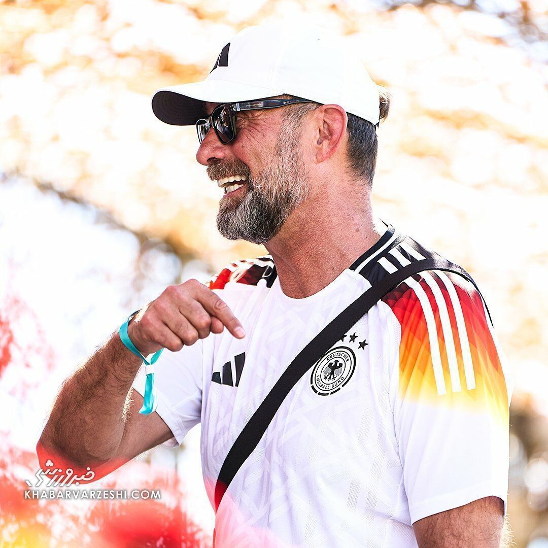 عکس| یورگن کلوپ این روزها پیراهن آلمان را از تن درنمیآورد عکس| یورگن کلوپ این روزها پیراهن آلمان را از تن درنمیآورد