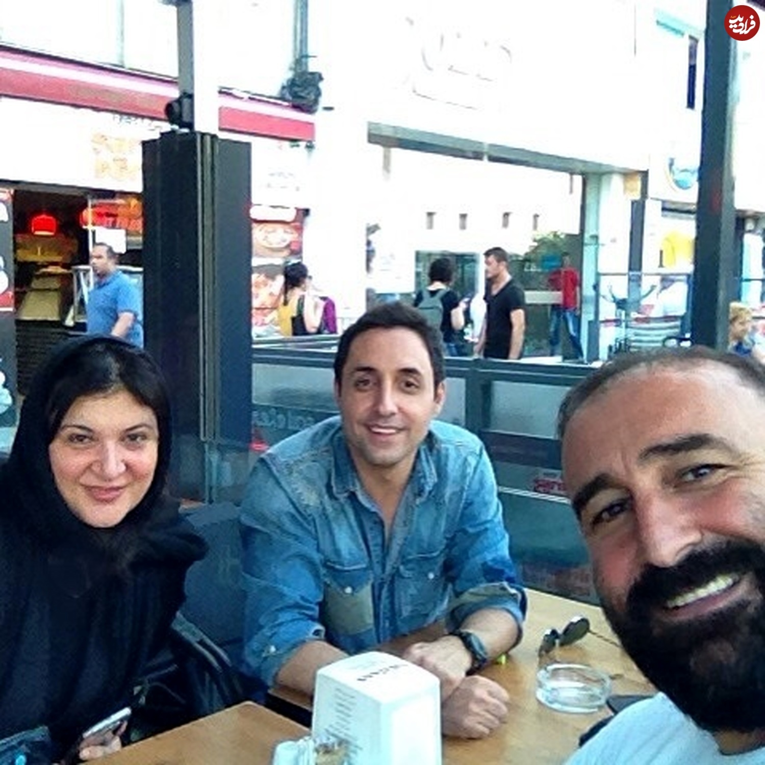 عکس| تیپ و چهره متفاوت «بهبود و هما» سریال پایتخت در فرودگاه استانبول