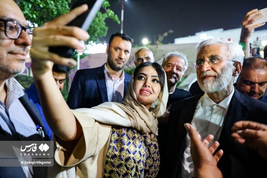 عکس| سلفی سعید جلیلی با یک دختر جوان در «یزد» خبرساز شد عکس| سلفی سعید جلیلی با یک دختر جوان در «یزد» خبرساز شد